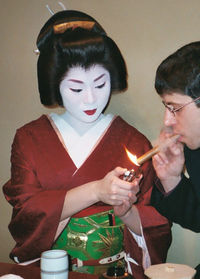 A geiko entertaining a guest in Gion (Kyoto)