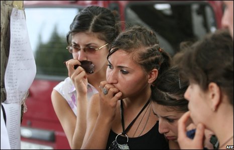 Georgian girls study a list of wounded people in the town of Gori, Georgia. (08/08/2008)