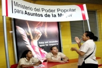 A Women's Ministry booth in a Caracas railway station (INAMUJER)