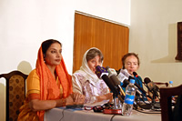 Bollywood actress Shabana Azmi speaks out for the rights of Afghanistans women - Fardin Waezi (UNAMA)