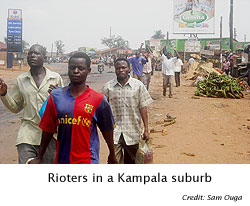 Rioters in a Kampala suburb
