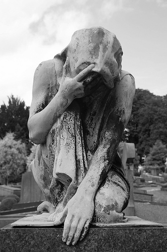 Weeping woman statue. Image: Luc De Leeuw 2009