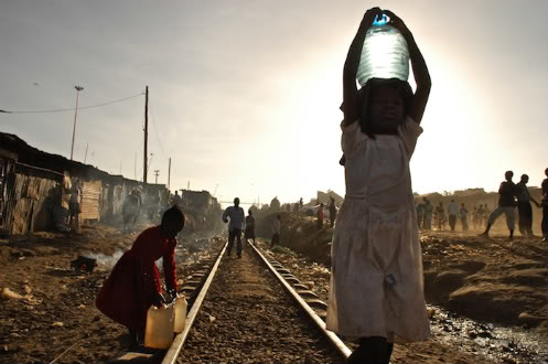Girls carry water - Kibera slum - Nairobi, Kenya