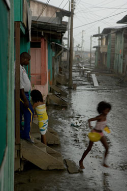 Poverty - Copyright : UN Photo/Mark Garten