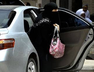 Saudi in new crackdown on female drivers