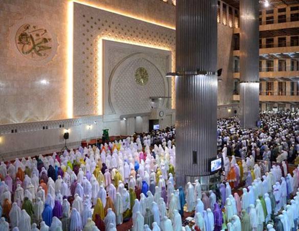 Muslim Festival of Ramadan Begins