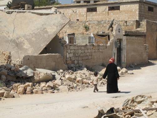 Syrian mother and child near Ma'arat Al-Numan, rebel-held Syria, in autumn 2013. Credit: Shelly Kittleson/IPS