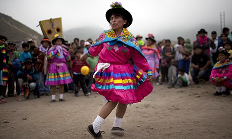 MDG : An indigenous woman performs a traditional dance in Lima, Peru