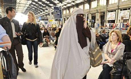 A woman wearing a burqa ( Anne-Christine Poujoulat/AFP )
