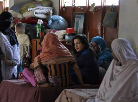 Yalda speaks to women at Edhi shelter