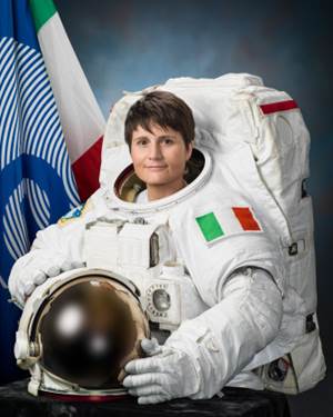 Italian astronaut tweets<br /> wardrobe change