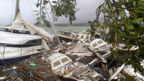Vanuatu, destroyed boats