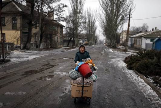 On Friday, many residents of the eastern Ukrainian city of Debaltseve packed up what belongings they could and fled.