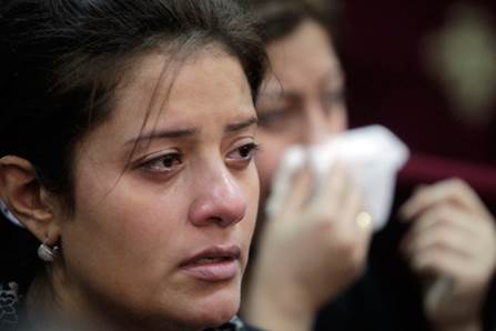 An Egyptian Christian woman mourns the killing of Christians by Islamists in Egypt. (Photo:  Reuters)